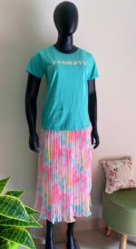 Solid tshirt and pleated skirt combo - Image 3