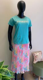 Solid tshirt and pleated skirt combo - Image 3